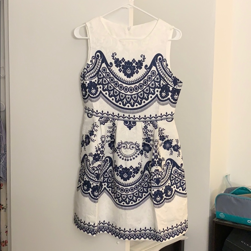 Patterned white dress
